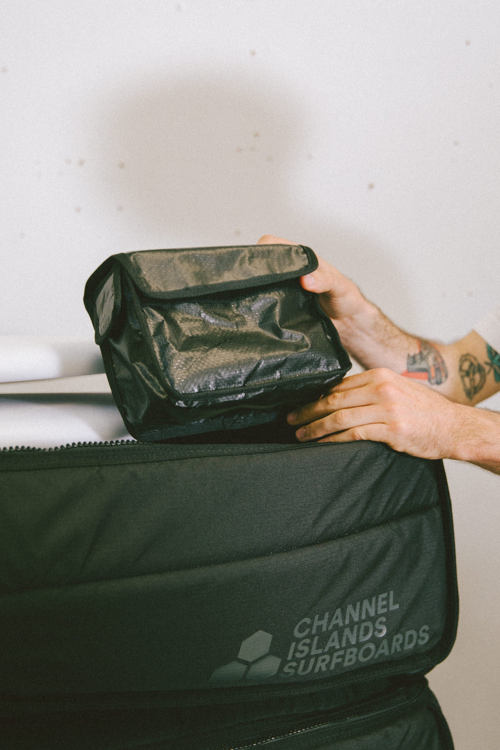 CHANNEL ISLANDS - CI TEAM 7´6 TRAVELER WHEEL BOARDBAG - Image 4
