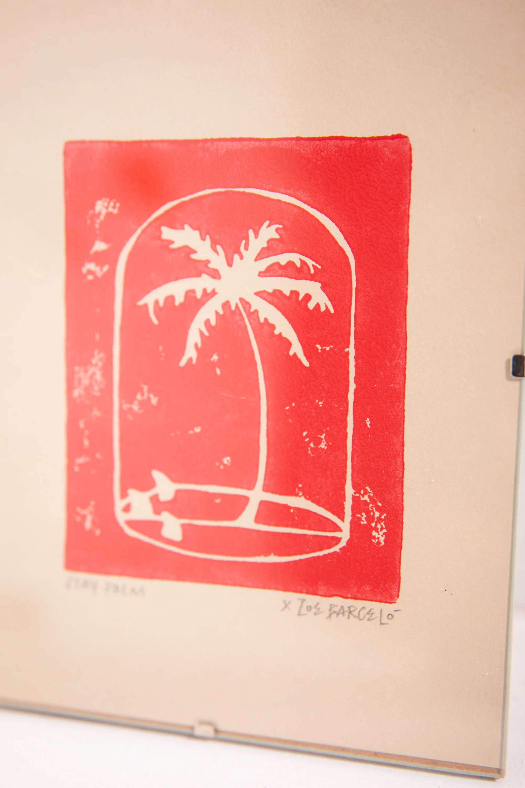 PUKAS X ZOE BARCELO - STAY PALM RED LAMINA PEQUEÑA - Image 4