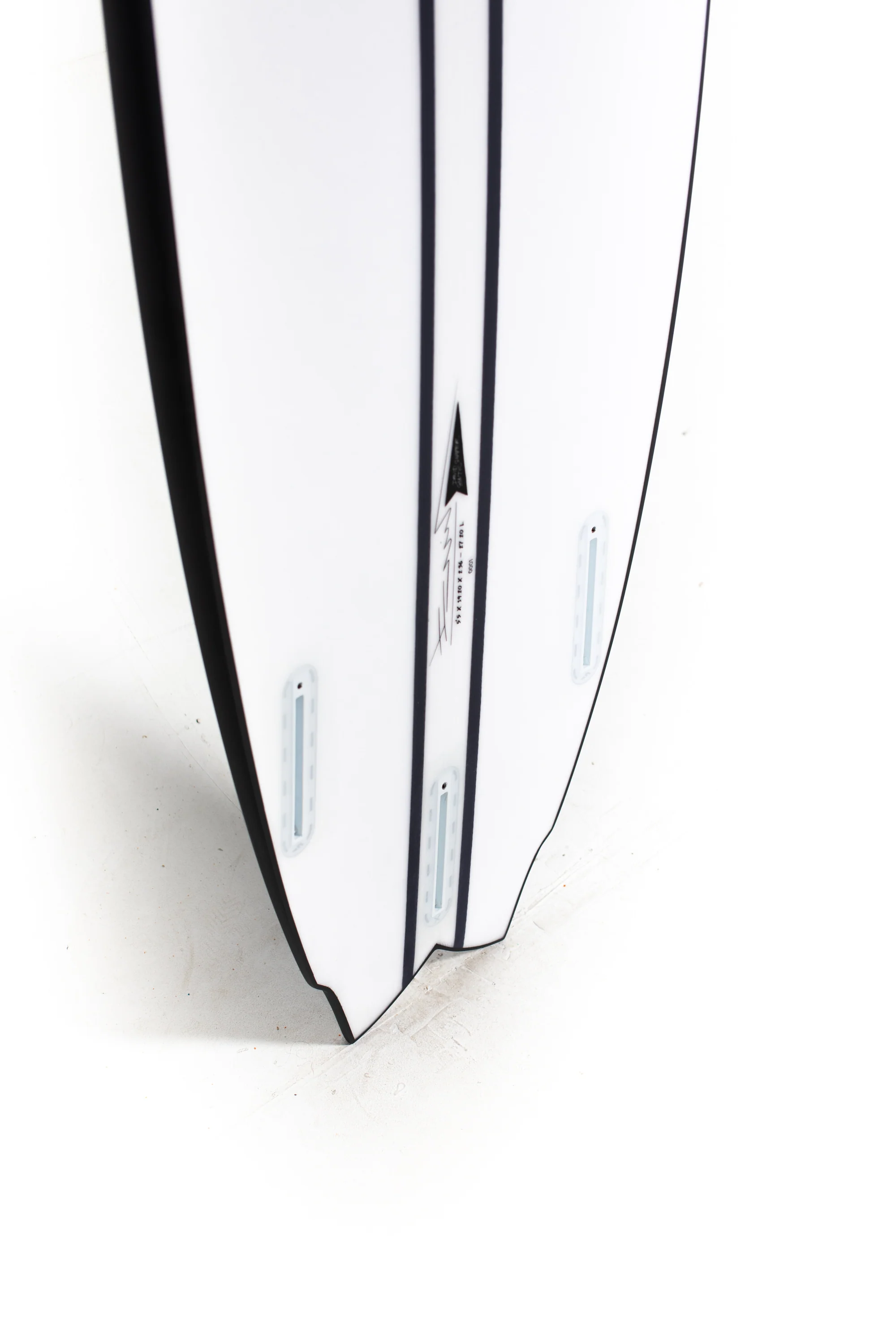 Pukas Surfboards- Mustache by David Santos - Inncarbon - FUT - 5'5" x 19.20 x 2.36 - 27.20L - Image 10